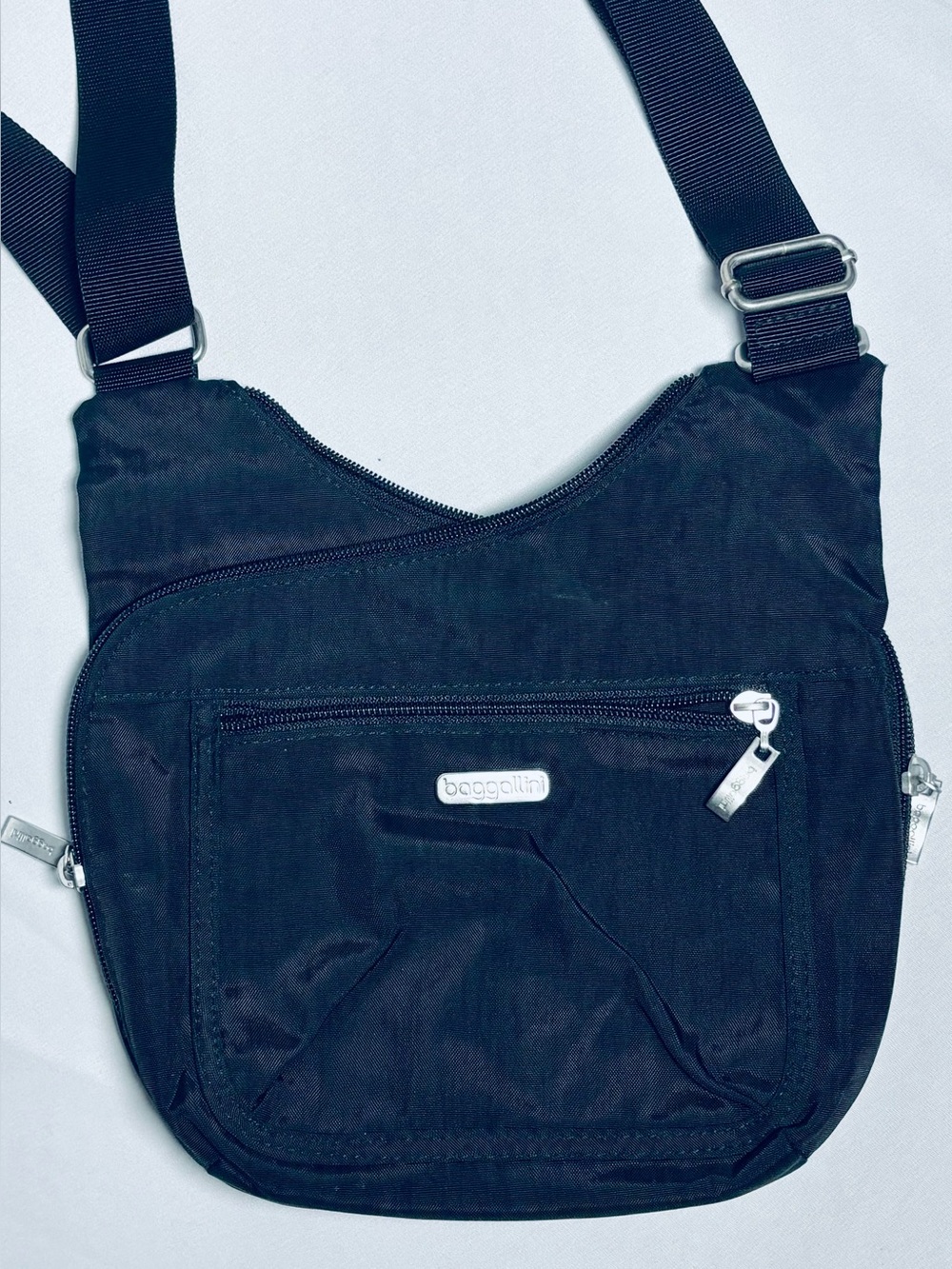 Baggallini Cross City Crossbody Travel Bag Black Compact Large Capacity Organize
